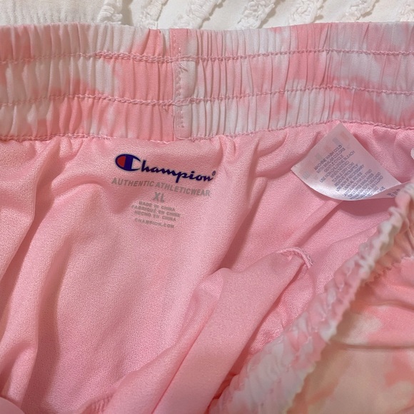 CHAMPION PINK CAMO SHORTS - Picture 2 of 3